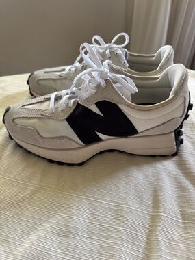 New Balance 327 women’s size 7 shoes sneakers